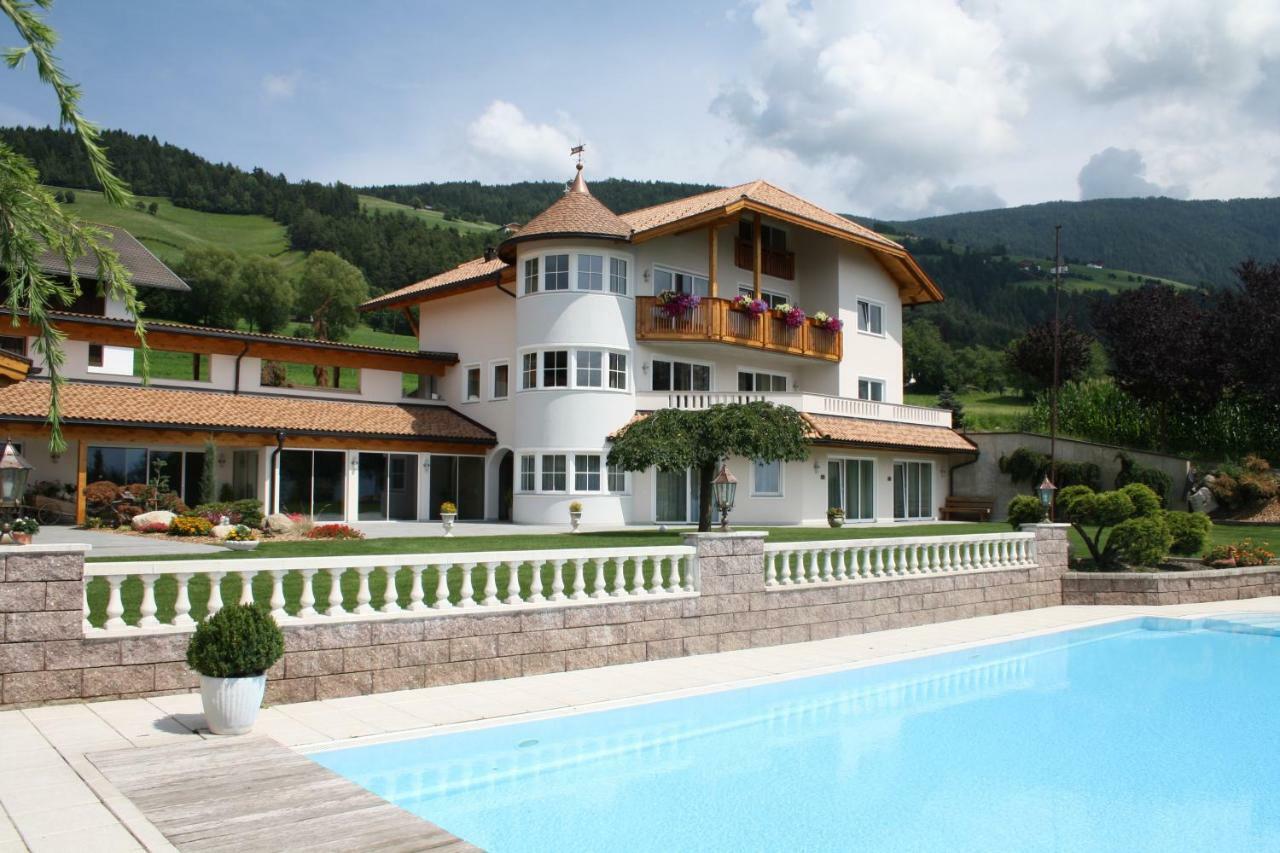 Hotel Nussbaumerhof *** Rodeneck Exterior foto